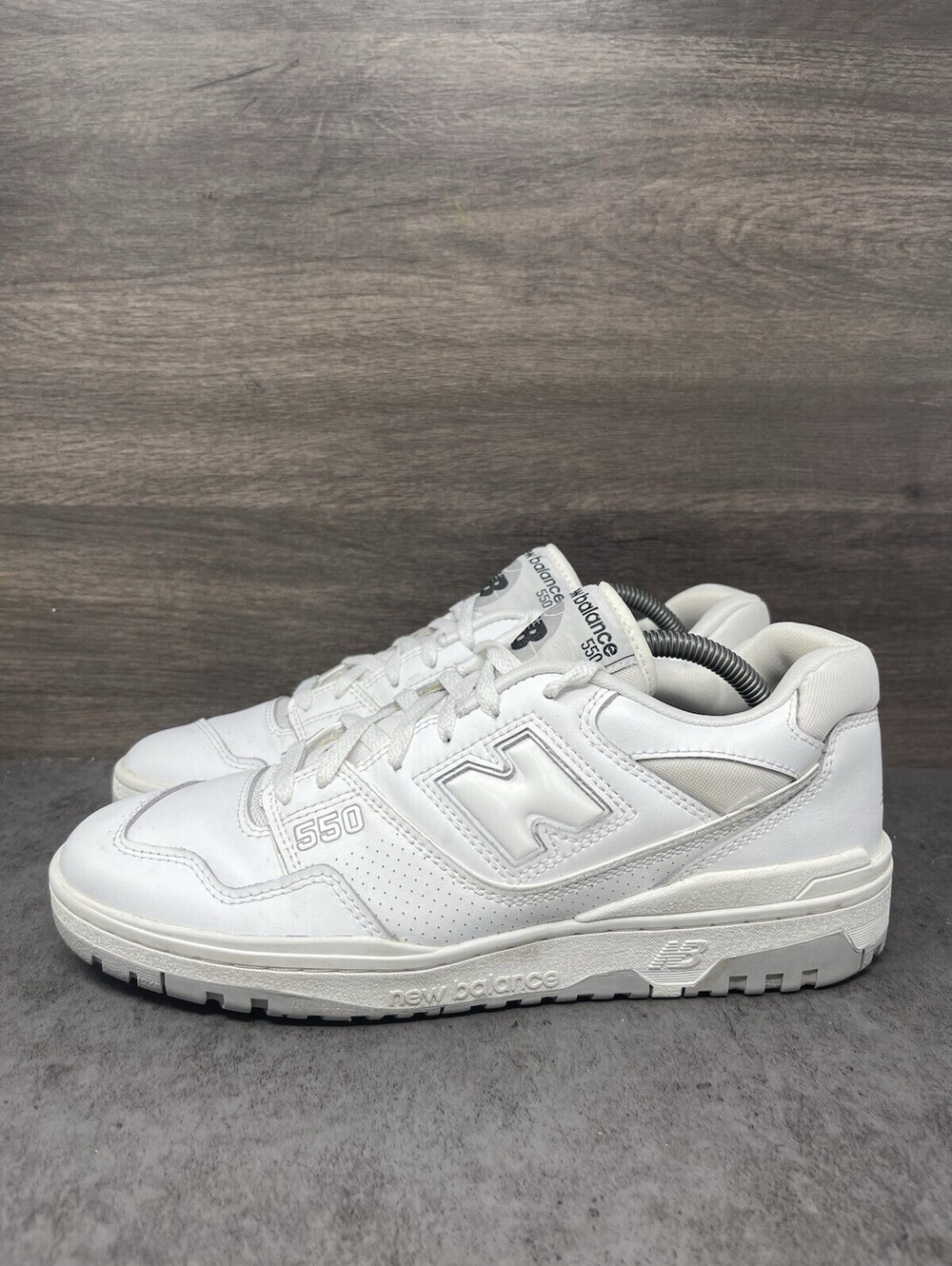 New Balance 550 Mens Size 9.5 White Leather Retro Basketball Sneakers BB550PB1